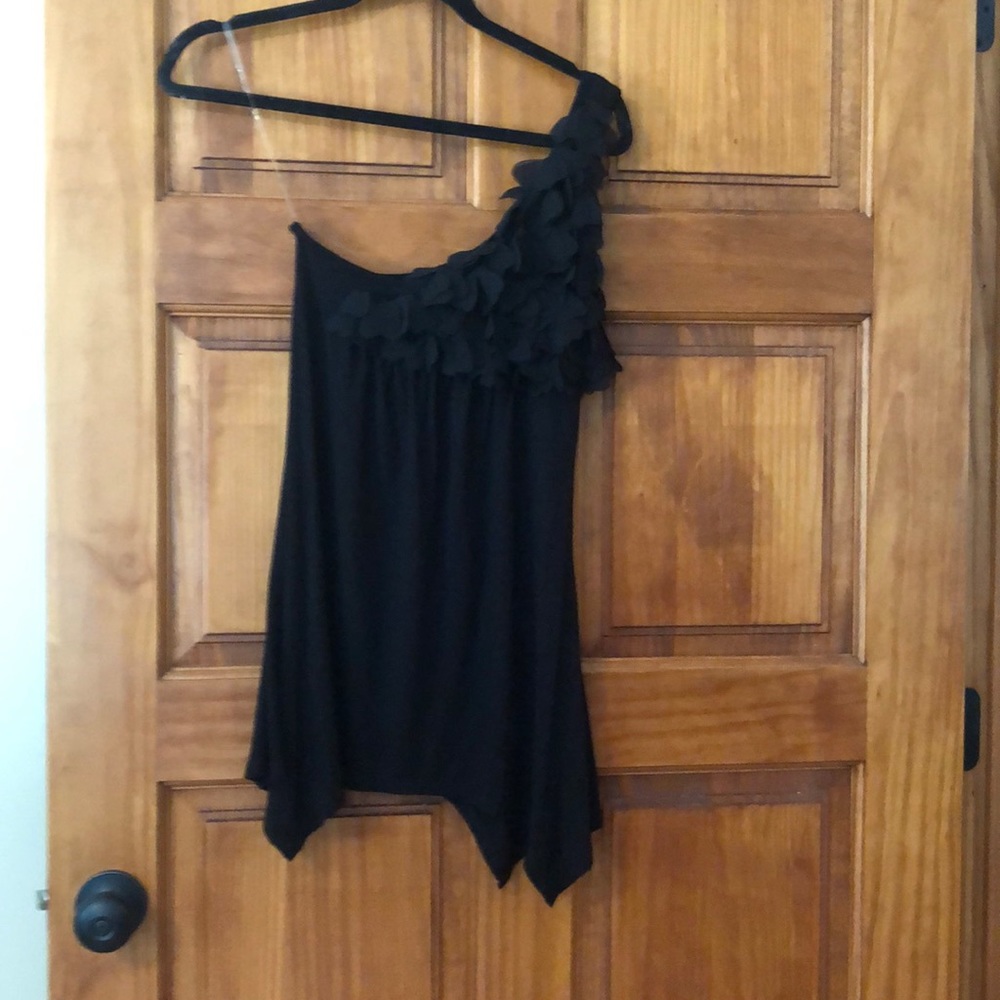 One sleeved tank